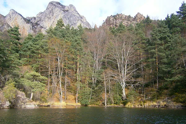 <strong>Estany Grèixer</strong> · By <a class="lk_galeria" href="https://es.wikiloc.com/wikiloc/user.do?id=228215">diegitok2</a>, <a class="lk_galeria" href="https://es.wikiloc.com/rutas-a-pie/estany-de-greixer-5813955/photo-3120225">via Wikiloc</a>